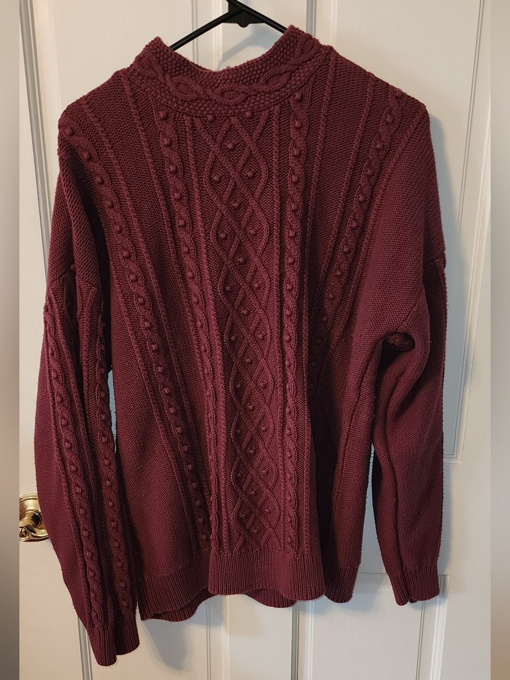 Amour Vert Men's Cable Crewneck Sweater - Wine